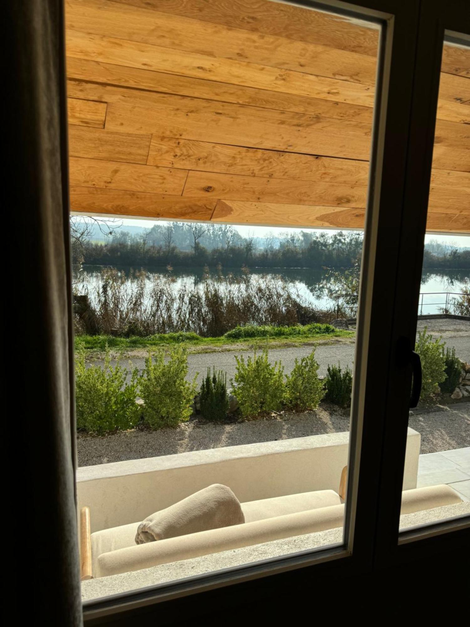 Maison Au Bord De L'Eau Les Roches Rochefort-sur-Nenon Exterior foto